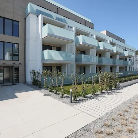 アパート Platinium 21,23 レバル